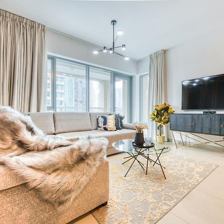 Maison Privee - Radiant Urban Retreat With Iconic Burj Khalifa Vws Dubai Exterior photo