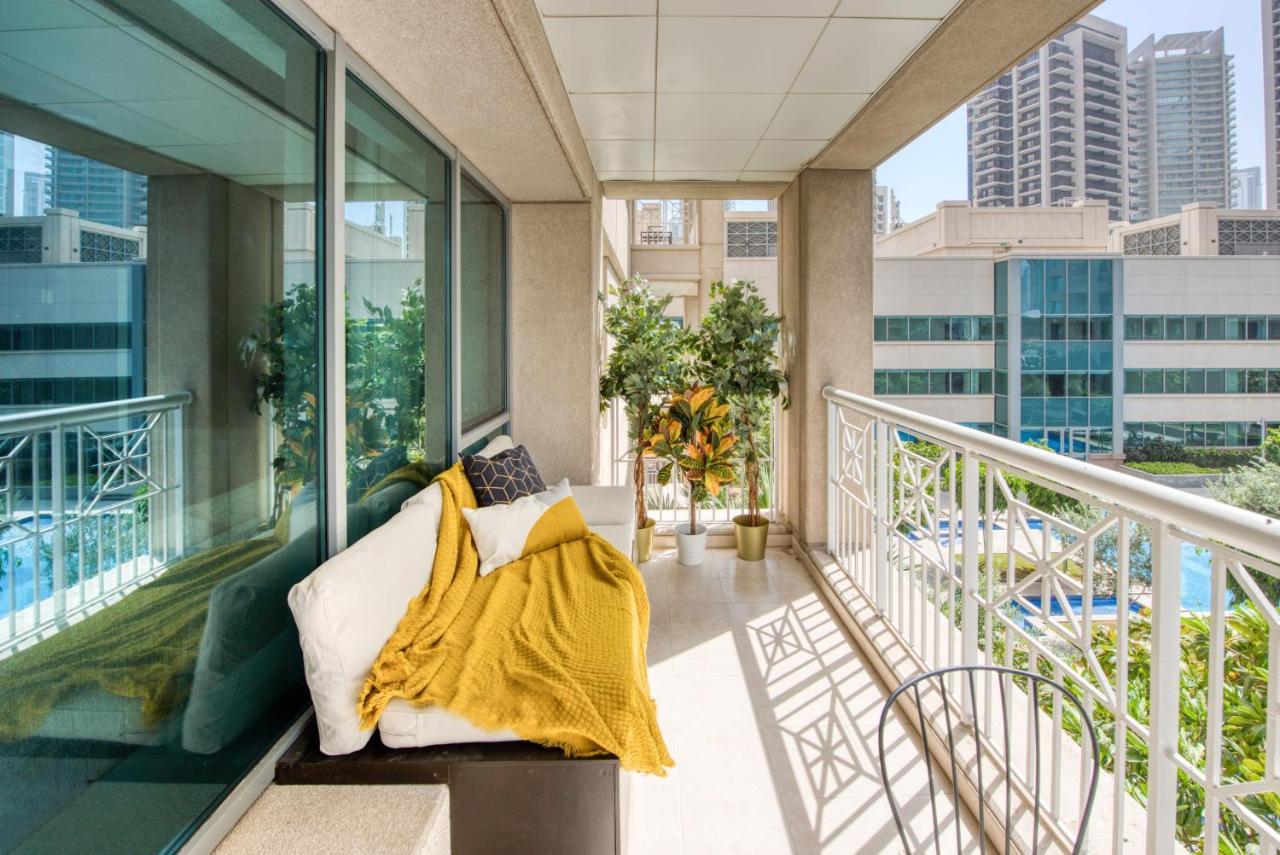 Maison Privee - Radiant Urban Retreat With Iconic Burj Khalifa Vws Dubai Exterior photo