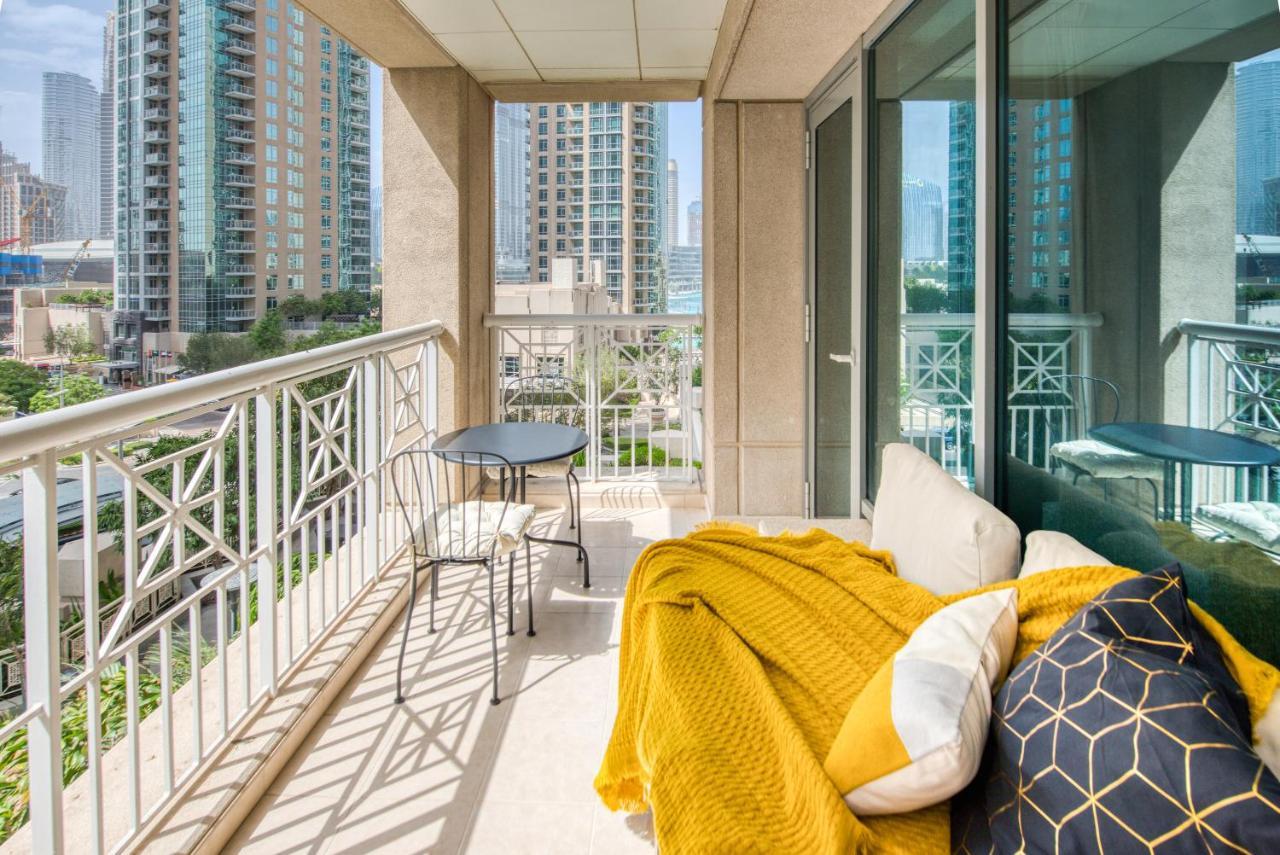 Maison Privee - Radiant Urban Retreat With Iconic Burj Khalifa Vws Dubai Exterior photo