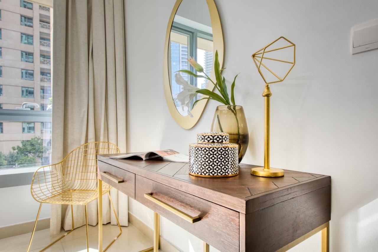 Maison Privee - Radiant Urban Retreat With Iconic Burj Khalifa Vws Dubai Exterior photo