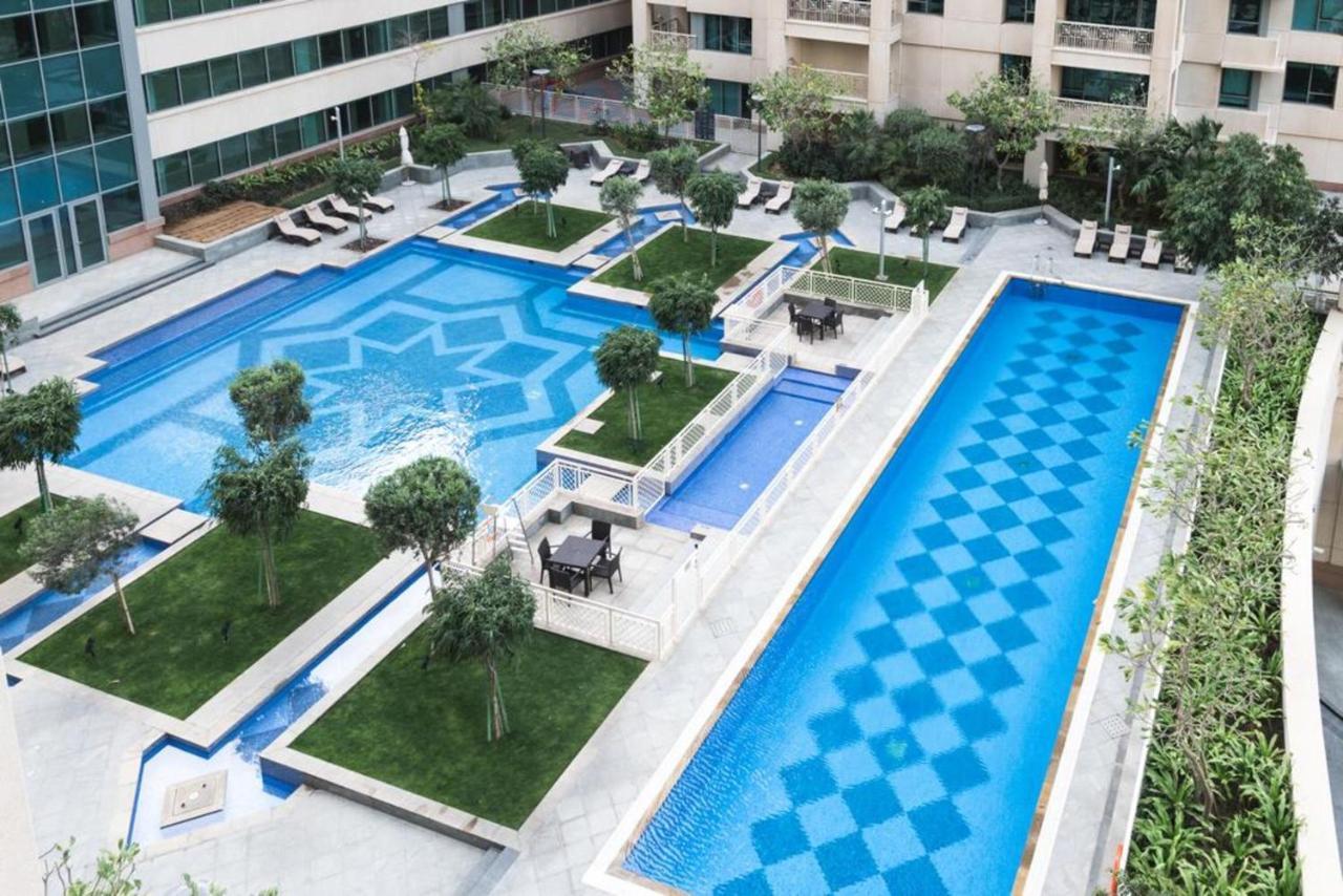 Maison Privee - Radiant Urban Retreat With Iconic Burj Khalifa Vws Dubai Exterior photo