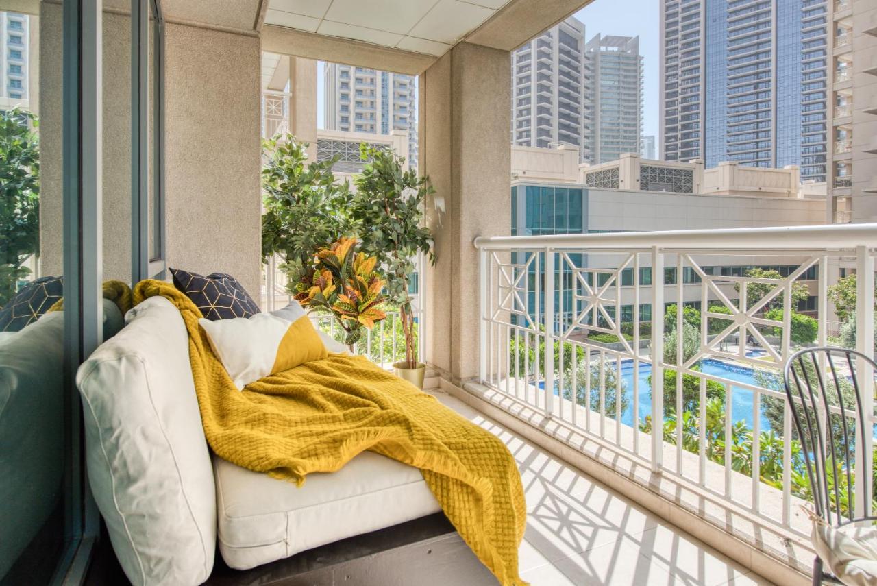 Maison Privee - Radiant Urban Retreat With Iconic Burj Khalifa Vws Dubai Exterior photo